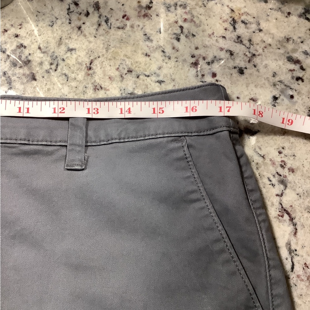 a new day Bundle of 2 Women's Tan and Gray Cargo Shorts WORN ONCE - Picture 10 of 16